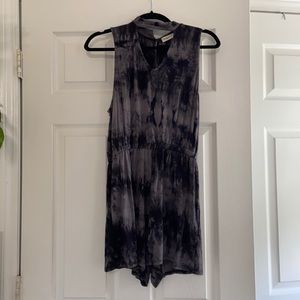 Black/gray tie dye keyhole romper READ DESCRIPTION